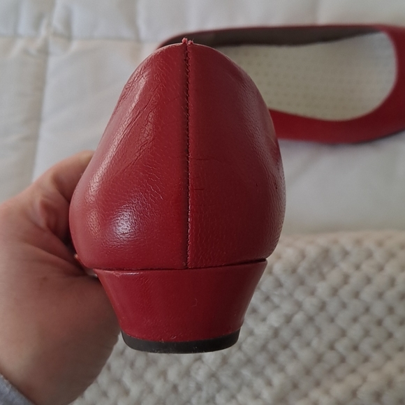 The perfect red flats - Picture 3 of 11